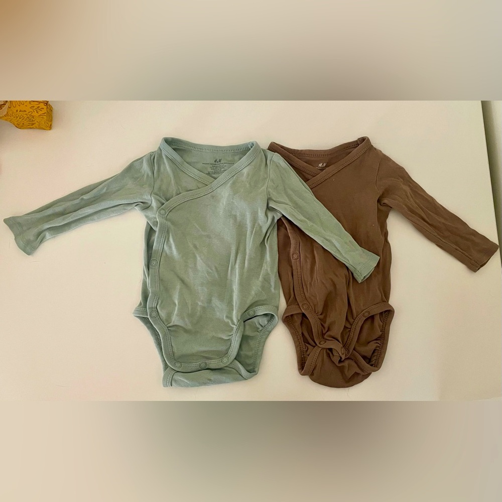 👶🏾H&M | Wrapover Bodysuits